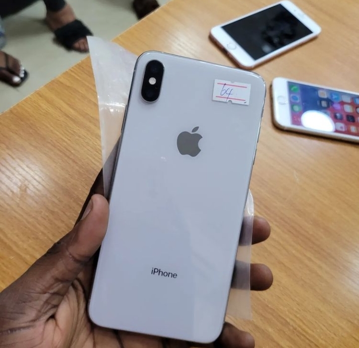 UK Used Iphone Xs Max 64gb is available at Efritin