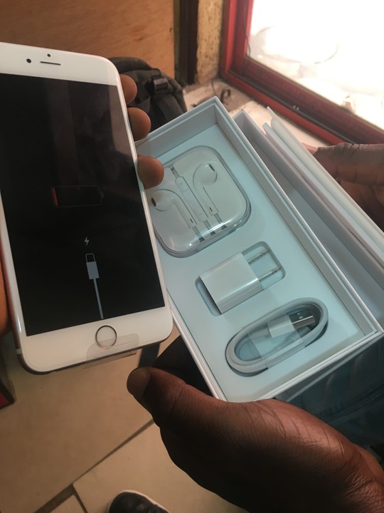 Iphone 6s Plus 32gb is available at Efritin