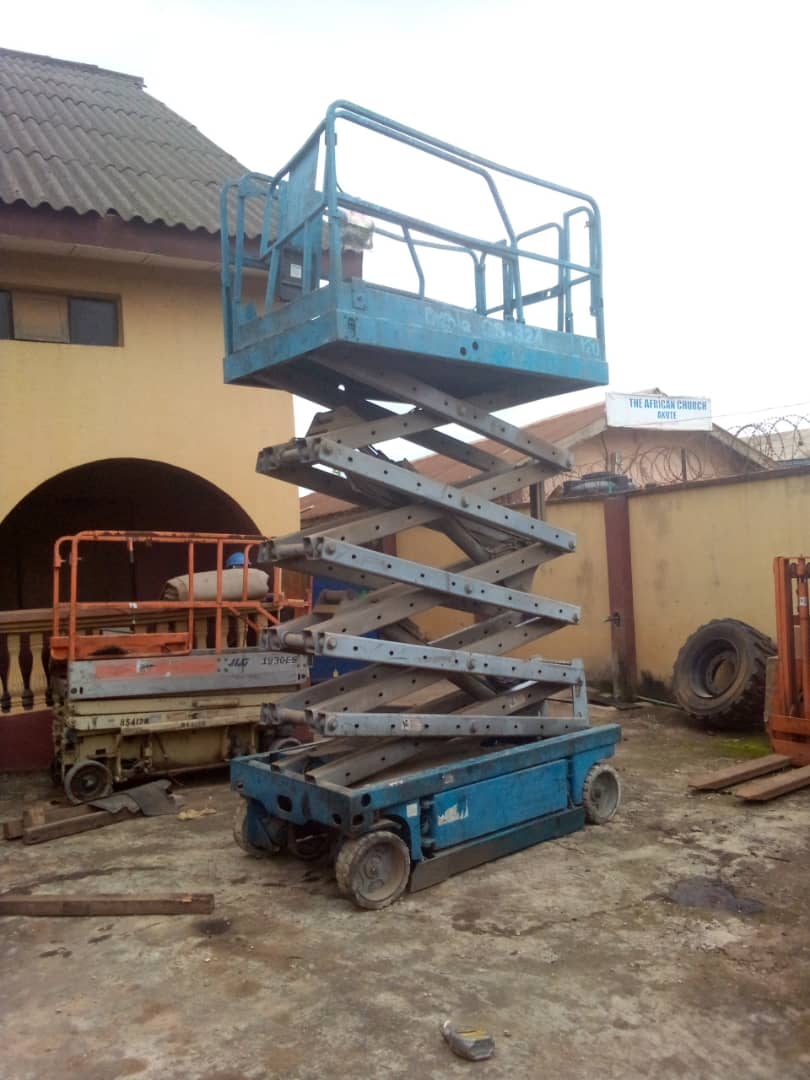 Electric Scissor Lift is available at Efritin