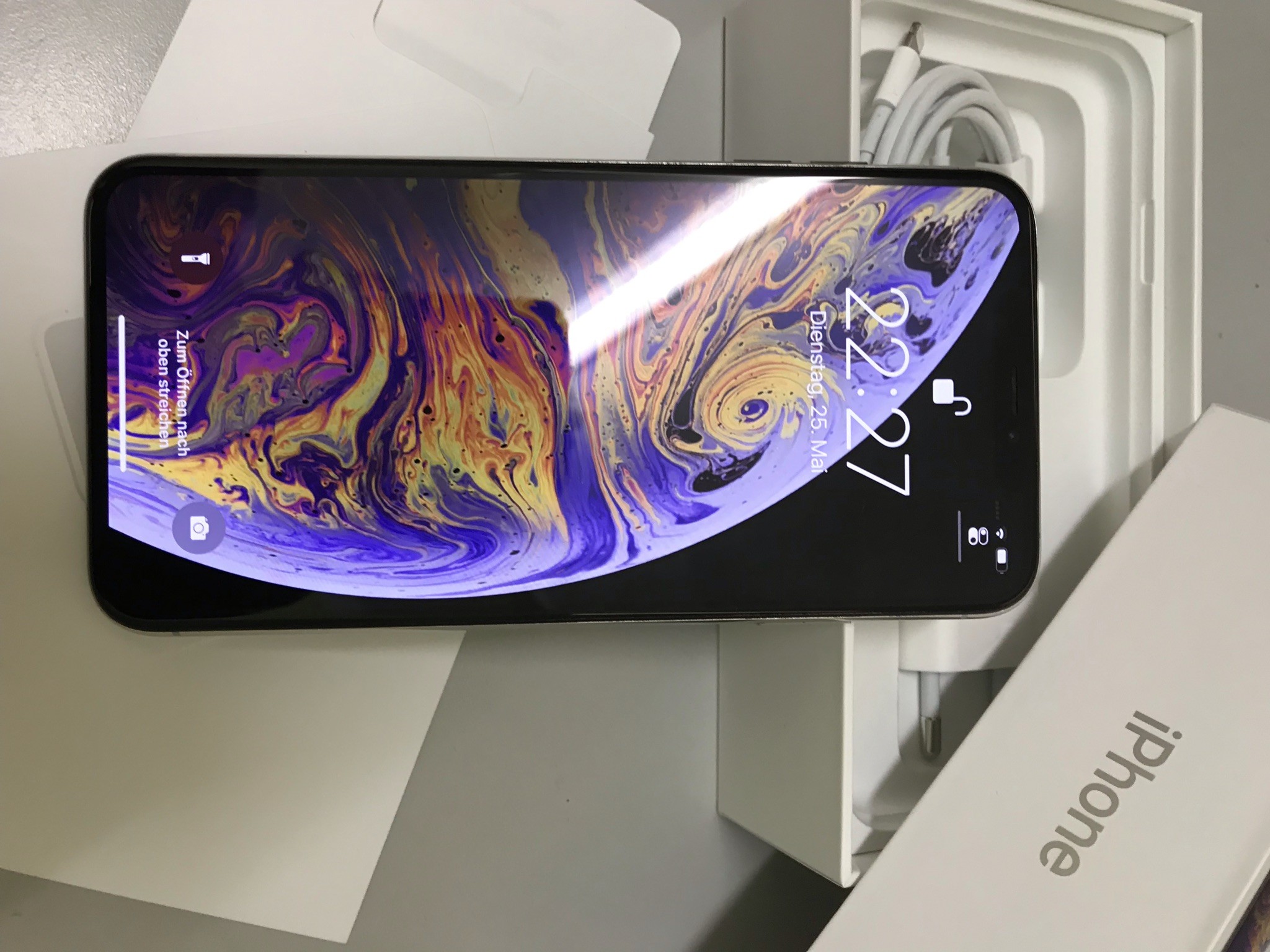 Apple IPhone XS Max is available at Efritin