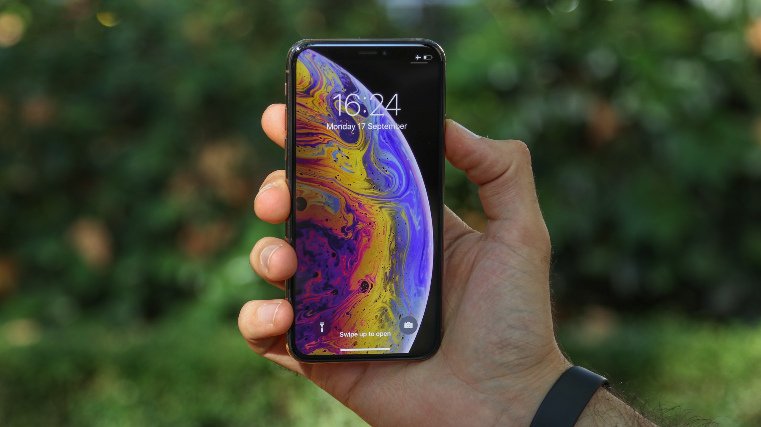 Apple Iphone XS is available at Efritin