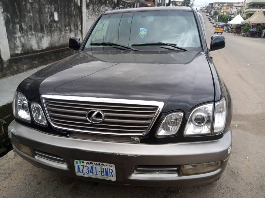 Lexus LX470 2000 is available at Efritin
