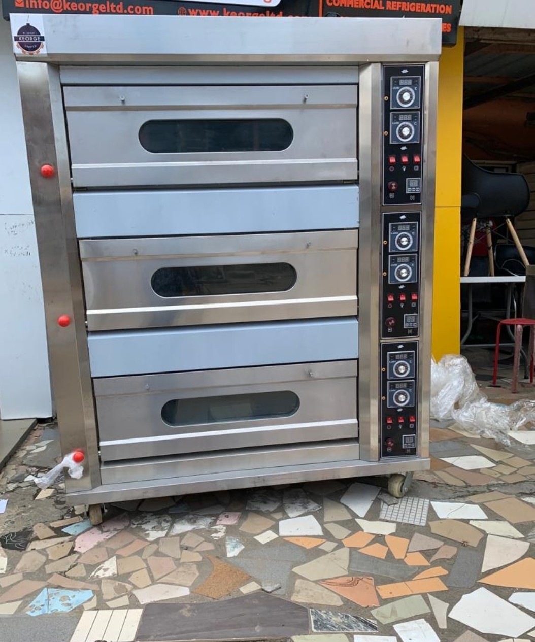 9 Tray Gas Baking Oven is available at Efritin