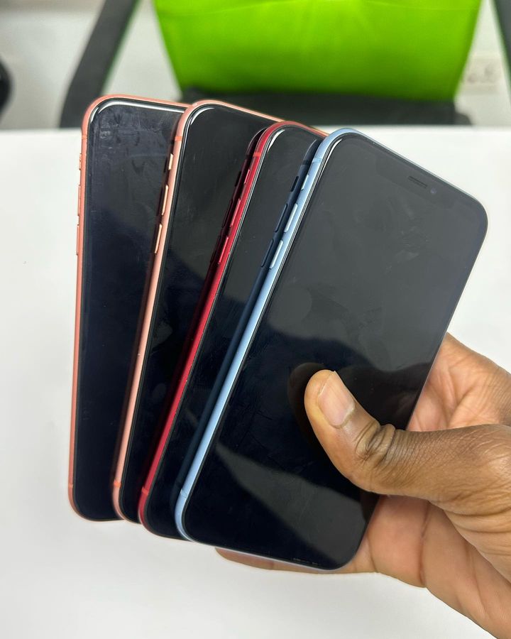 Apple IPhone XR is available at Efritin