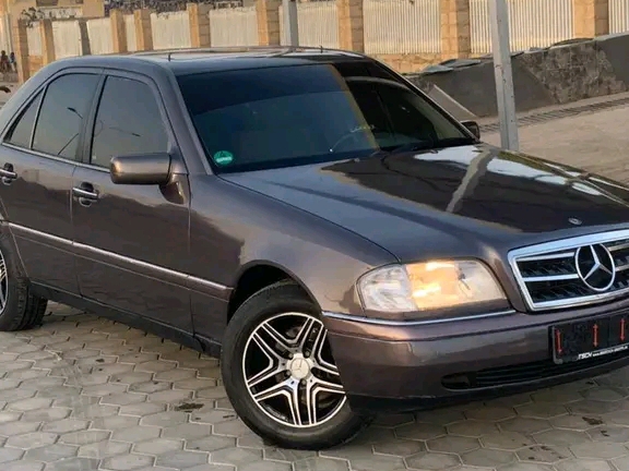 Mercedes Benz benz 2002 is available at Efritin