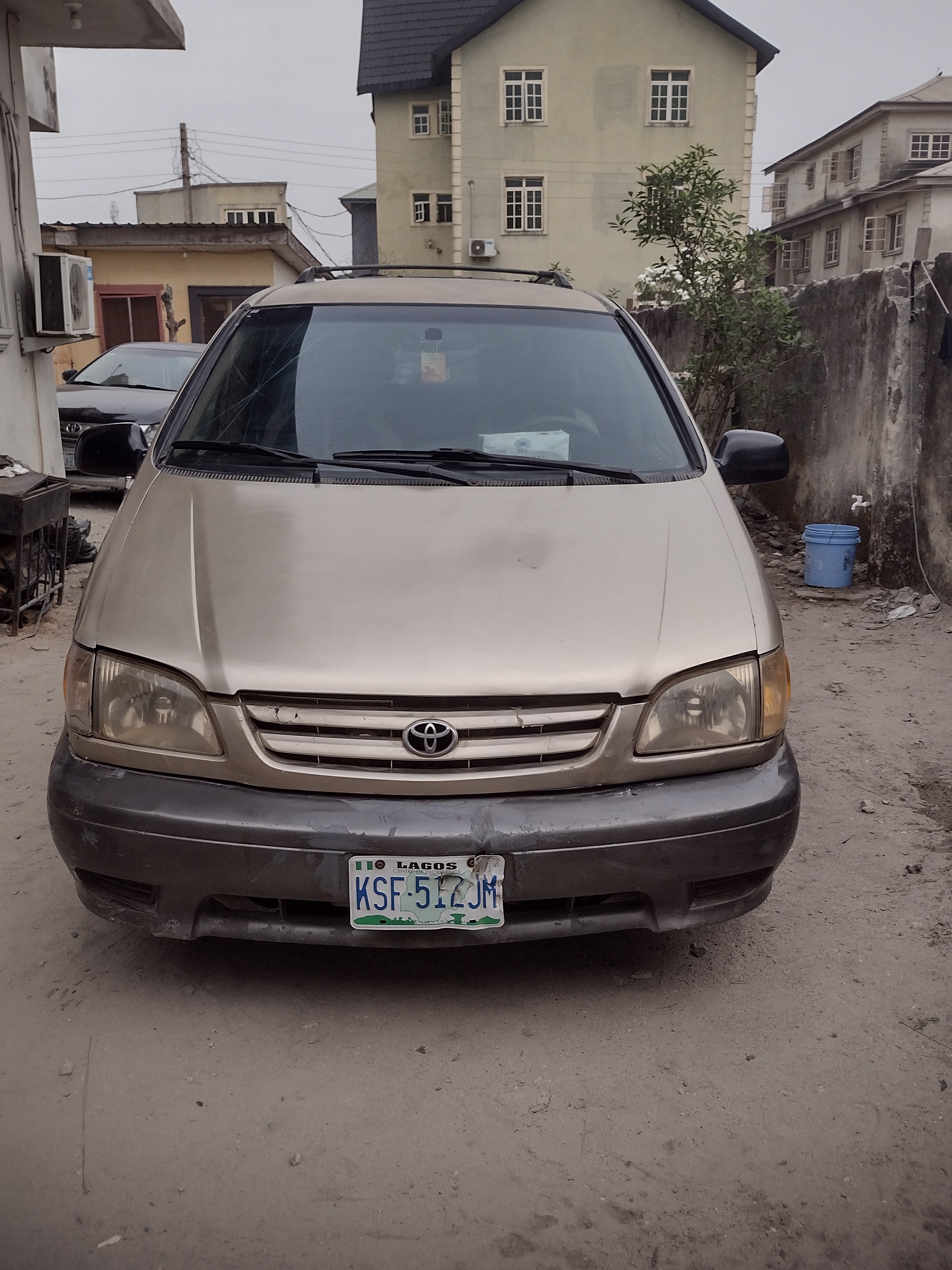 Toyota Sienna 2001 is available at Efritin