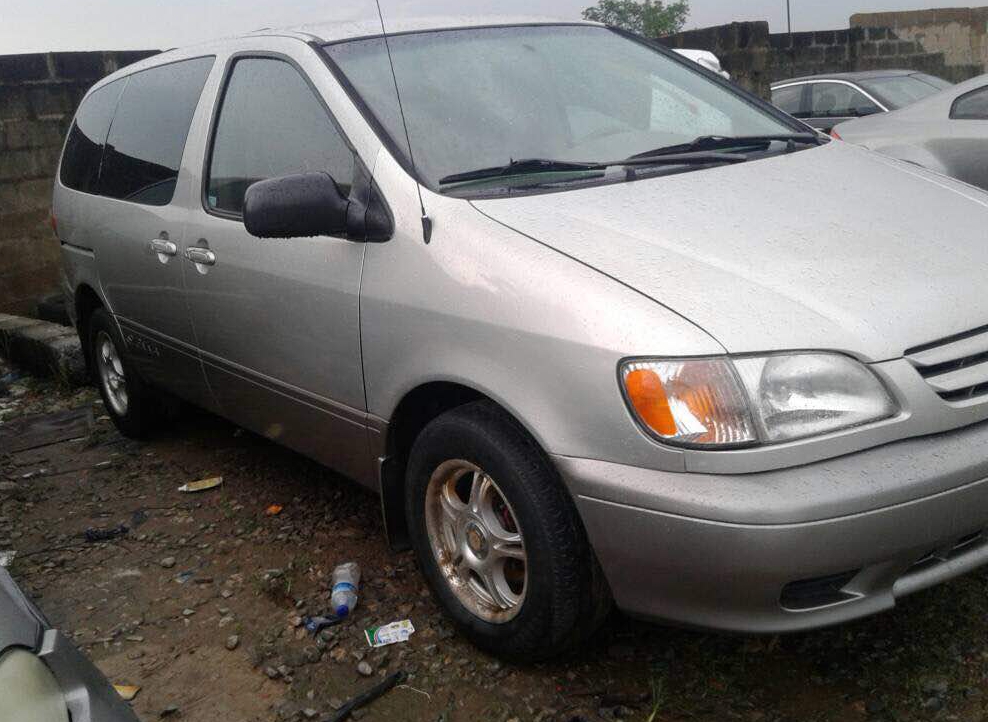 Toyota Sienna 2003 is available at Efritin