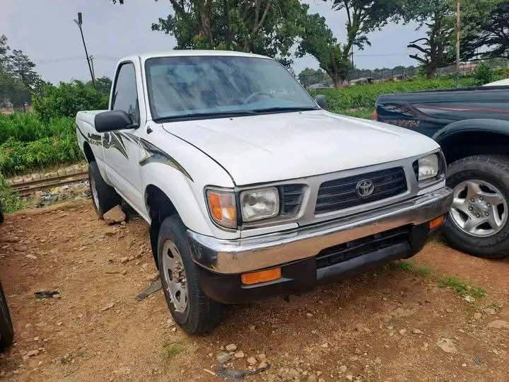 Toyota Hilux pickup 1999 is available at Efritin