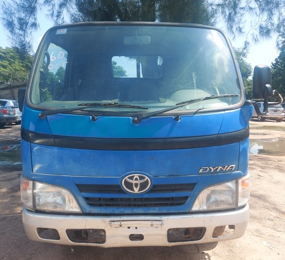 Toyota Dyna 2003 is available at Efritin