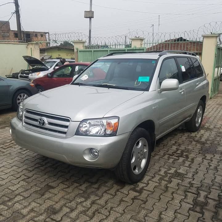 Toyota Highlander Jeep 2005 is available at Efritin